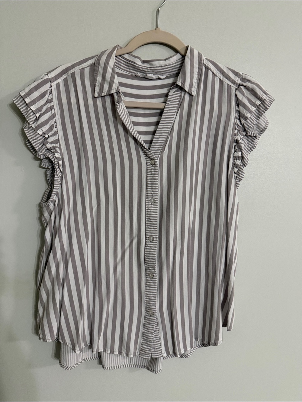 Jane and Delancey Gray & White Striped Cap-Sleeve Button Down Top